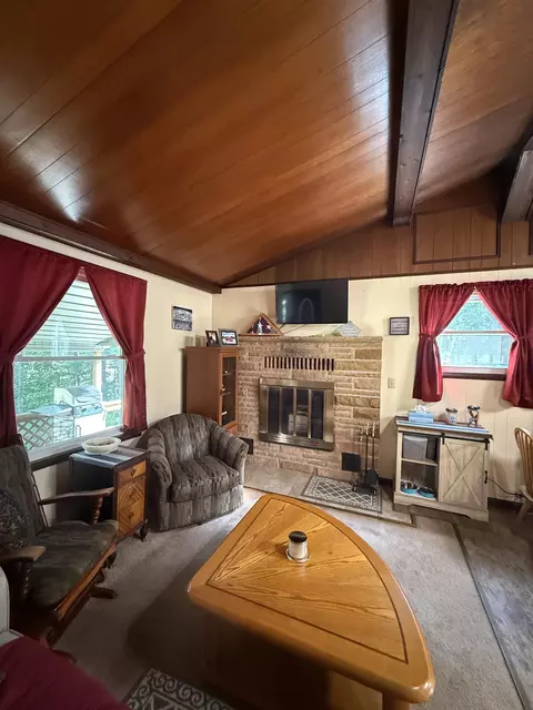 Living - 948 Rivers Ter, Gladwin, MI 48624 photo 3 of 5