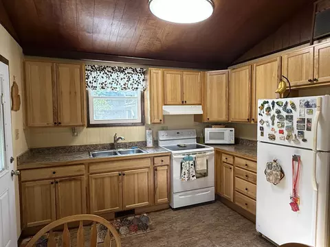 Kitchen - 948 Rivers Ter, Gladwin, MI 48624 photo 3 of 3