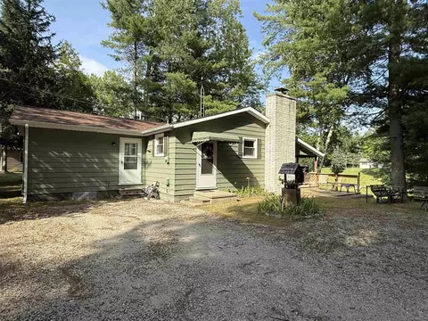 Exterior - 948 Rivers Ter, Gladwin, MI 48624 photo 5 of 14