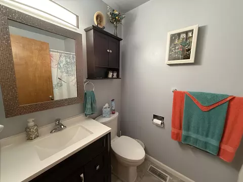 Bath - 948 Rivers Ter, Gladwin, MI 48624 photo 1 of 3