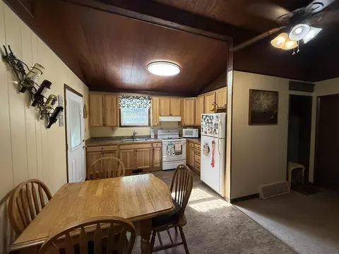 Kitchen - 948 Rivers Ter, Gladwin, MI 48624 photo 2 of 3