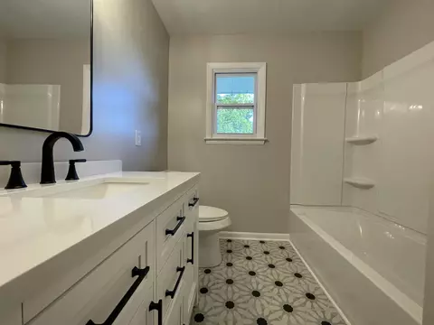 Bath - 114 E Henry, Flushing, MI 48433 photo 2 of 5