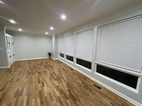 Living - 114 E Henry, Flushing, MI 48433 photo 2 of 4
