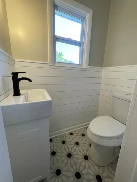 Bath - 114 E Henry, Flushing, MI 48433 photo 3 of 5