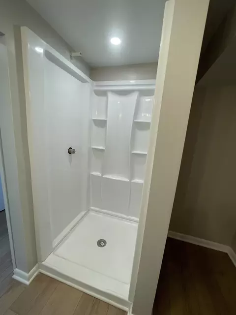 Bath - 114 E Henry, Flushing, MI 48433 photo 5 of 5
