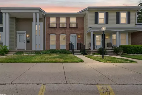 37578 Charter Oa, Clinton Township, MI 48036