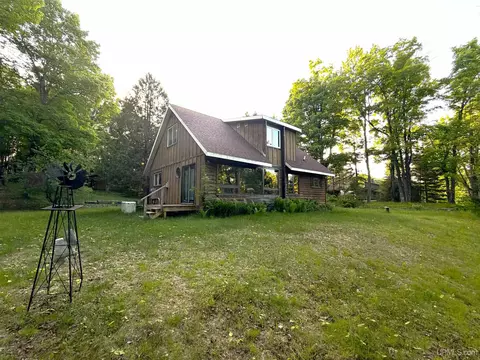 6782 Magpie, Republic, MI 49879