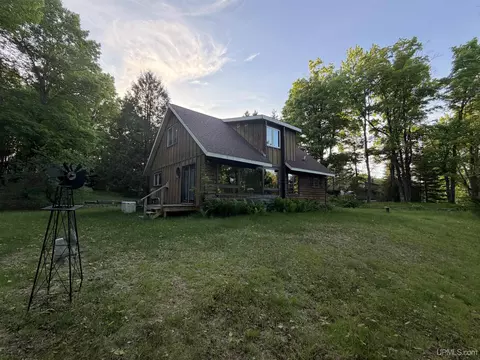 6782 Magpie, Republic, MI 49879