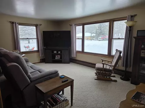 4849 Danforth, Escanaba, MI 49829 photo 2