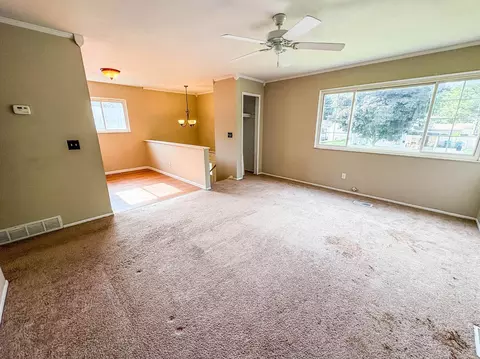 Living - 343 Beach, Mount Morris, MI 48458 photo 2 of 3
