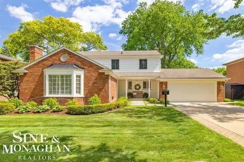 754 N Brys, Grosse Pointe Woods, MI 48236
