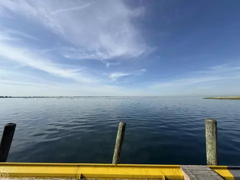 8473 Dixie, Ira, MI 48023