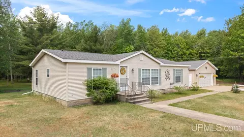 6081 23rd, Gladstone, MI 49837