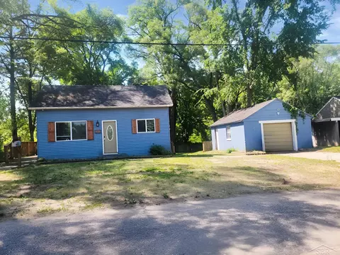 512 Coal St, Saint Charles, MI 48655