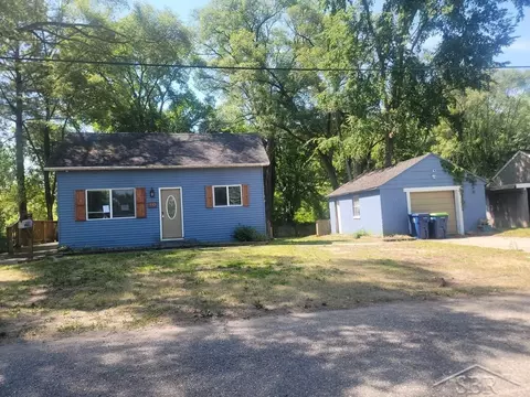 512 Cole St, Saint Charles, MI 48655