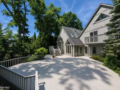 11820 Big Lk, Davisburg, MI 48350