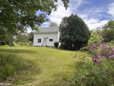 9956 Sharp, Clifford, MI 48727