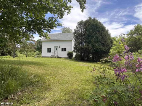9956 Sharp, Clifford, MI 48727
