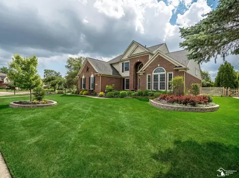 816 Regents Park, Monroe, MI 48161