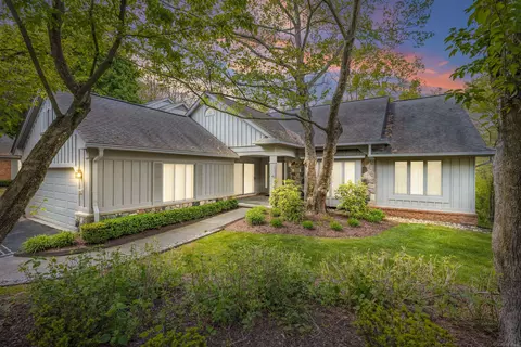 4921 Fairway Rdg #1, West Bloomfield, MI 48323