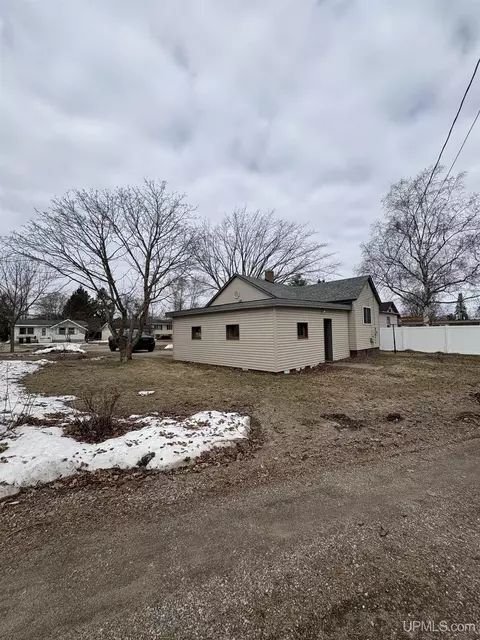 1609 S 14th, Escanaba, MI 49829 photo 14