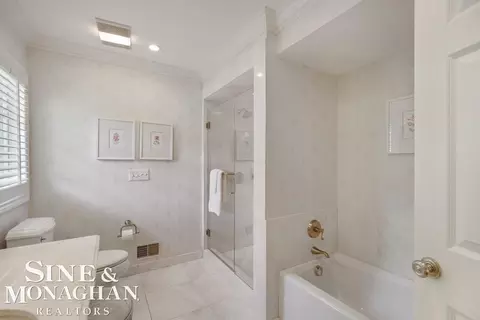 Bath - 22 Windemere, Grosse Pointe Farms, MI 48236 photo 4 of 8
