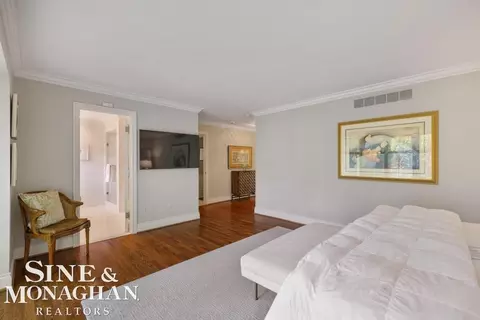 Bedroom - 22 Windemere, Grosse Pointe Farms, MI 48236 photo 2 of 4