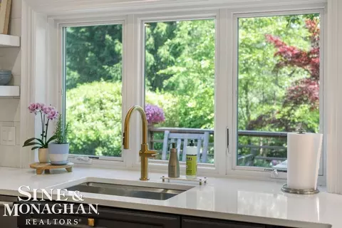 Kitchen - 22 Windemere, Grosse Pointe Farms, MI 48236 photo 14 of 15