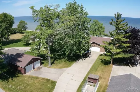 381 S Linwood Bch, Linwood, MI 48634