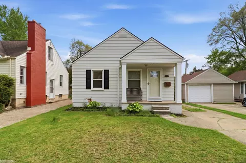 2223 Ridgemont, Grosse Pointe Woods, MI 48236