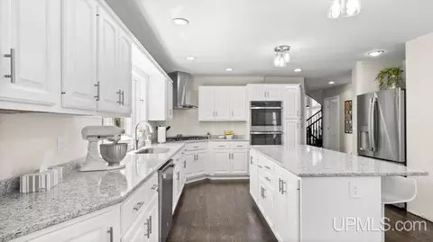 Kitchen - 2009 13th Ave S, Escanaba, MI 49829 photo 4 of 4
