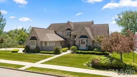 Exterior - 2009 13th Ave S, Escanaba, MI 49829 photo 3 of 15