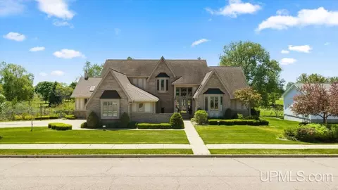 Exterior - 2009 13th Ave S, Escanaba, MI 49829 photo 4 of 15