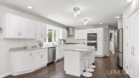 Kitchen - 2009 13th Ave S, Escanaba, MI 49829 photo 2 of 4