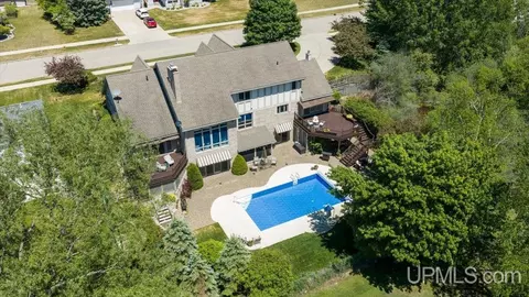 Exterior - 2009 13th Ave S, Escanaba, MI 49829 photo 6 of 15
