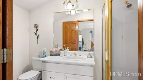 Bath - 2009 13th Ave S, Escanaba, MI 49829 photo 6 of 12