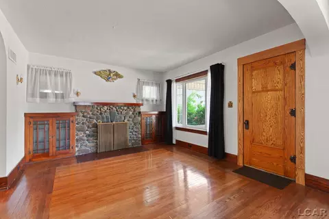 Living - 302 Croswell, Adrian, MI 49221 photo 2 of 6
