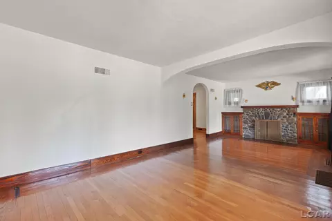 Living - 302 Croswell, Adrian, MI 49221 photo 5 of 6