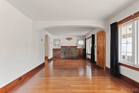 Living - 302 Croswell, Adrian, MI 49221 photo 3 of 6