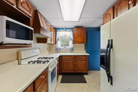 Kitchen - 302 Croswell, Adrian, MI 49221 photo 5 of 6