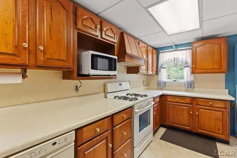 Kitchen - 302 Croswell, Adrian, MI 49221 photo 3 of 6