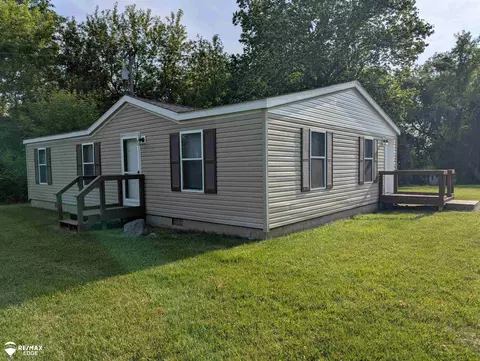 6283 Hart Lk, Otter Lake, MI 48464