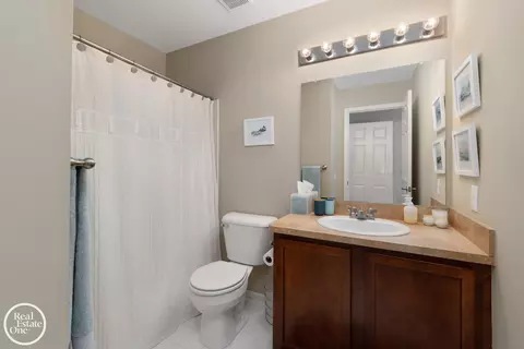 Bath - 1048 Lakepointe #A, Grosse Pointe Park, MI 48230 photo 4 of 4