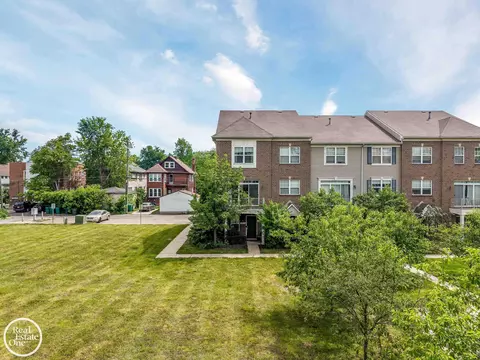Exterior - 1048 Lakepointe #A, Grosse Pointe Park, MI 48230 photo 3 of 4