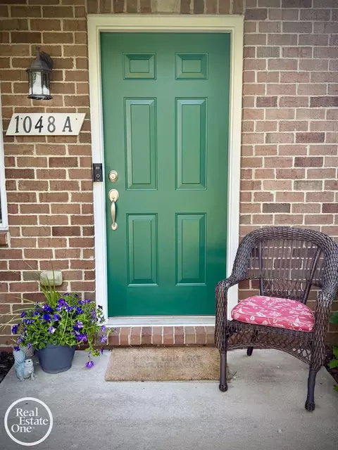 1048 Lakepointe #A, Grosse Pointe Park, MI 48230