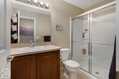 Bath - 1048 Lakepointe #A, Grosse Pointe Park, MI 48230 photo 3 of 4