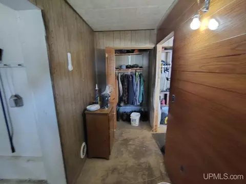 Entry Way - 415 Birch, Munising, MI 49862 photo 4 of 8