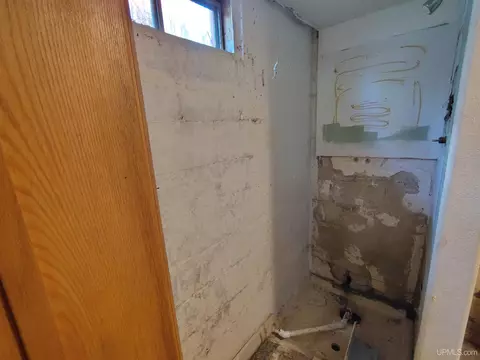 Bath - 415 Birch, Munising, MI 49862 photo 5 of 5