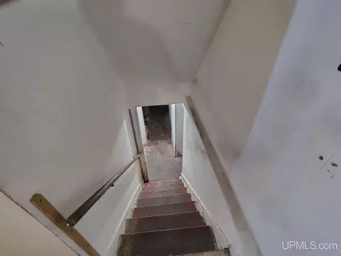 Entry Way - 415 Birch, Munising, MI 49862 photo 6 of 8