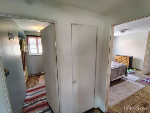 Entry Way - 415 Birch, Munising, MI 49862 photo 2 of 8